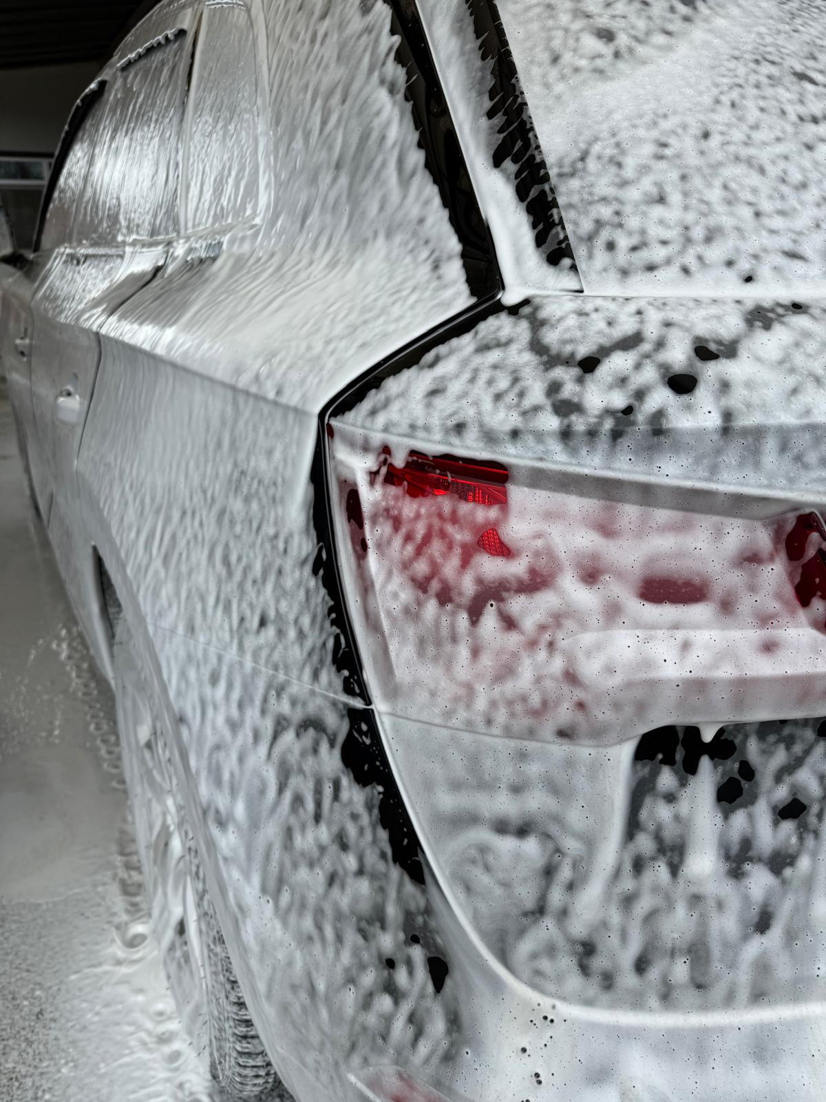 Exterior spălătorie self-service