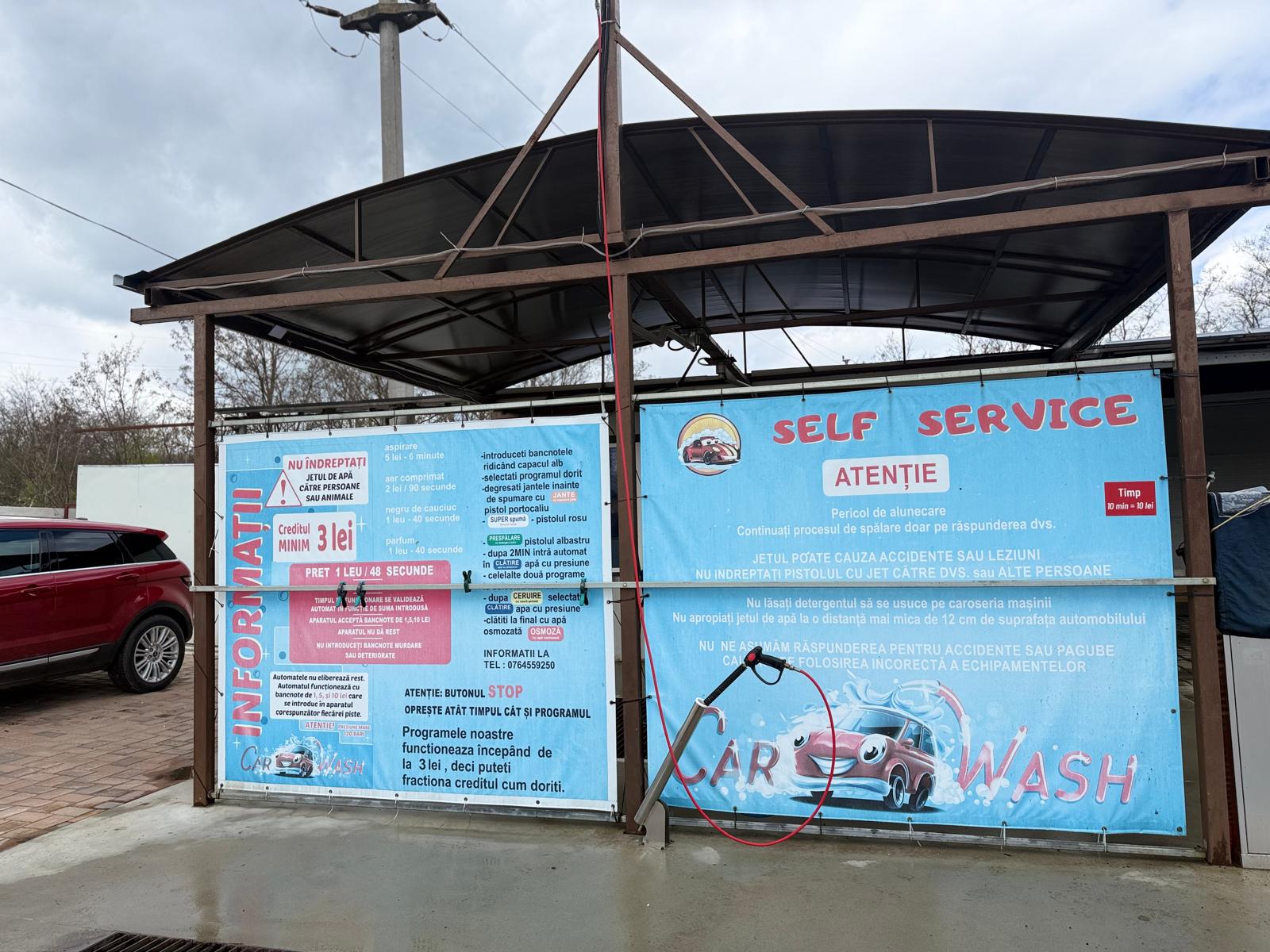 Range Rover în boxa self-service